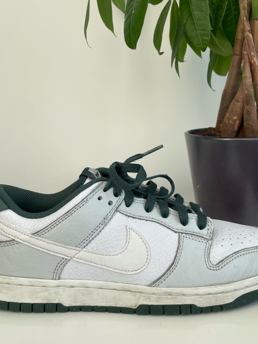Men Size 8 Nike Dunk Low Retro SE
Photon Dust Vintage Green Shoes